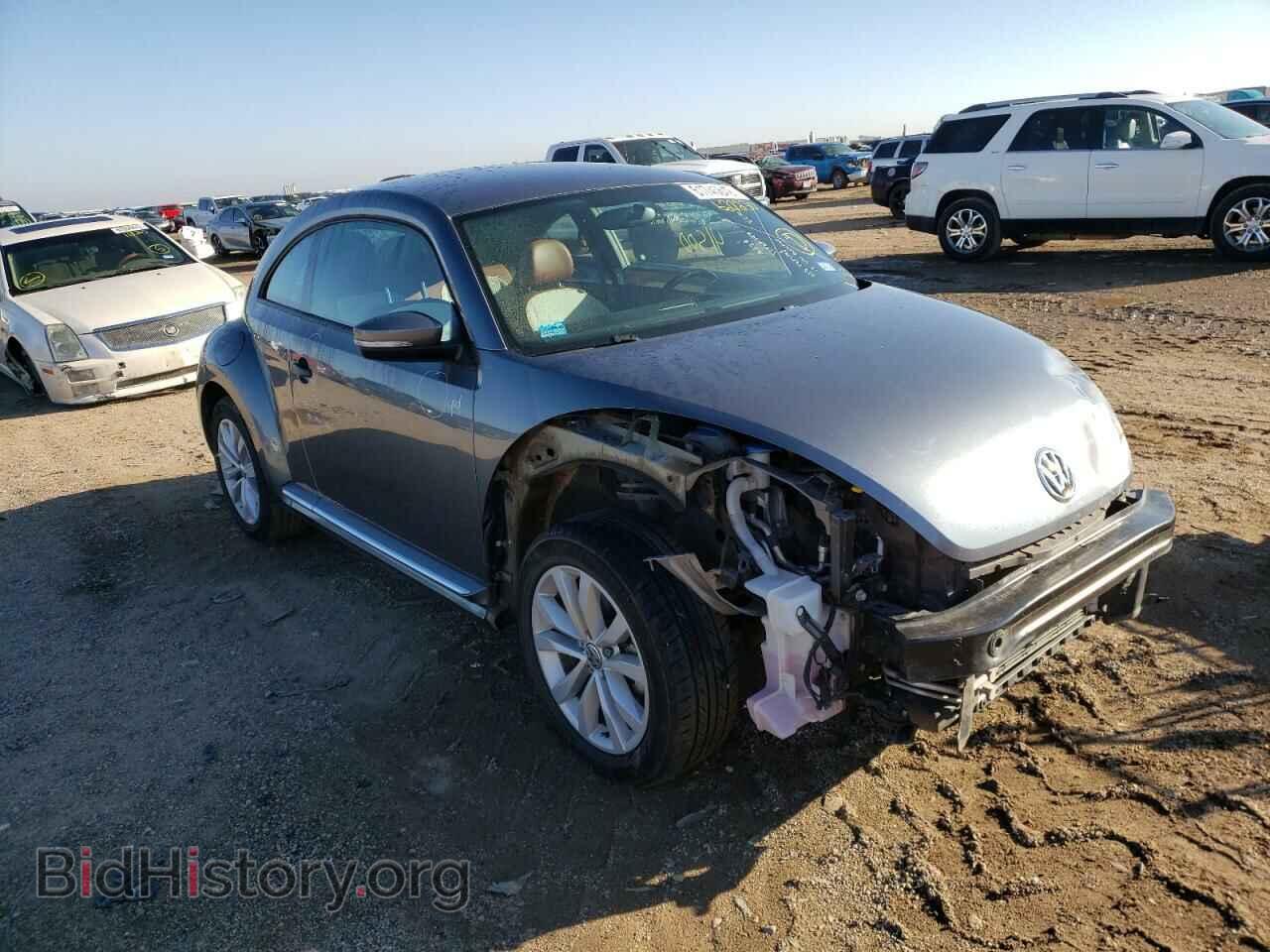Photo 3VWF17AT7HM627230 - VOLKSWAGEN BEETLE 2017