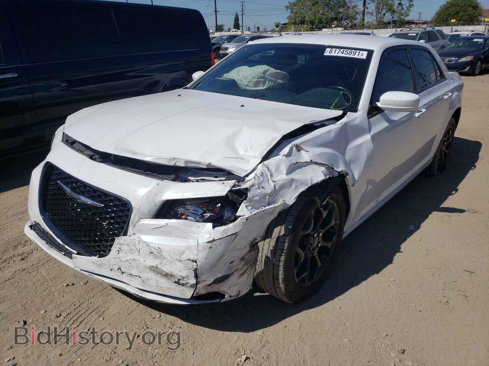 2019 CHRYSLER 300 - VIN: 2C3CCAGG8KH586169 - Фото 2