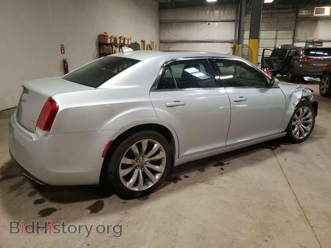 2019 CHRYSLER 300 - VIN: 2C3CCAAG2KH589996 - Фото 3