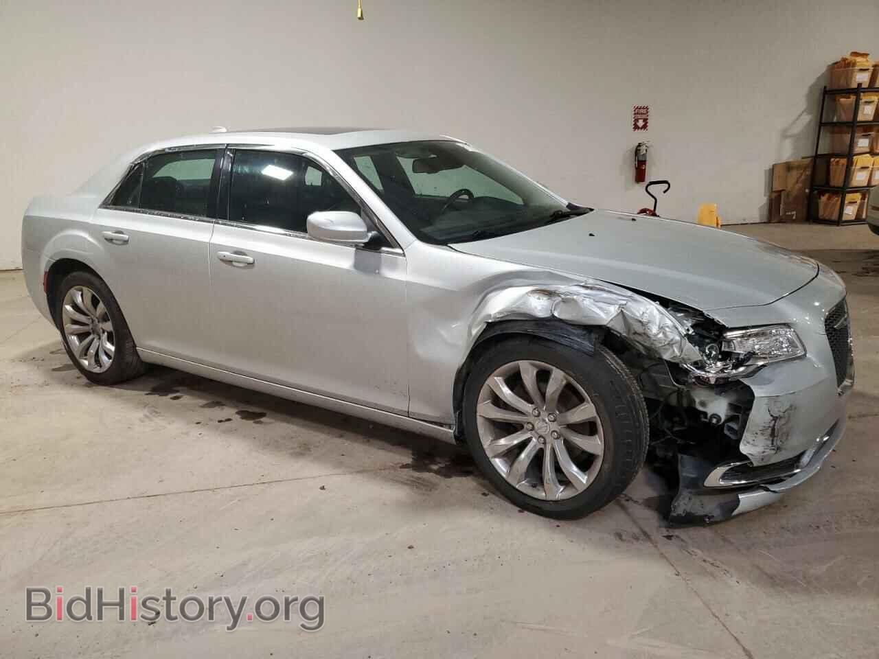 2019 CHRYSLER 300 - VIN: 2C3CCAAG2KH589996 - Фото 4