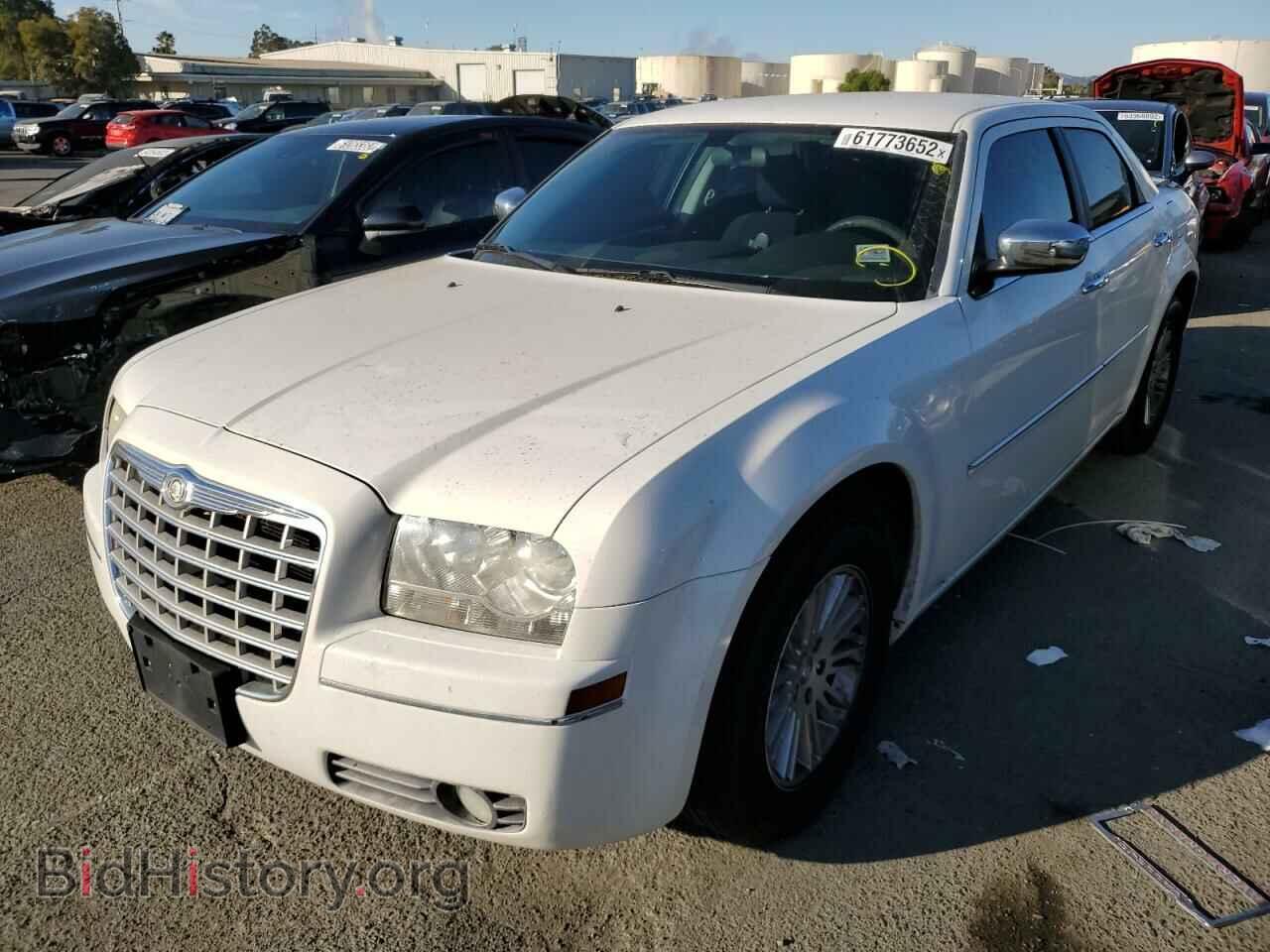 2010 CHRYSLER 300 - VIN: 2C3CA4CD6AH238162 - Фото 2