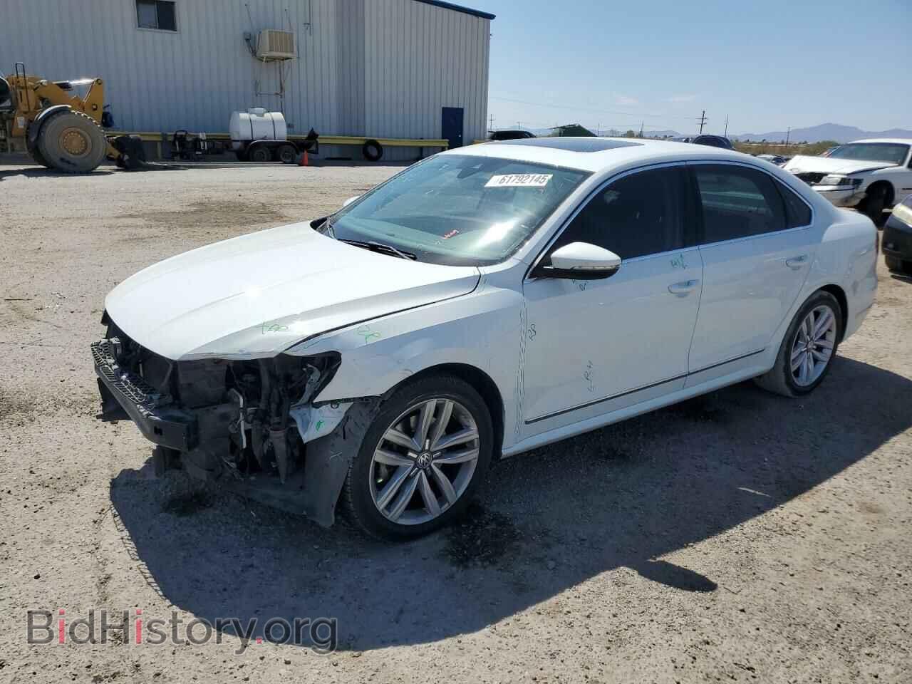 Photo 1VWCT7A33HC077149 - VOLKSWAGEN PASSAT 2017