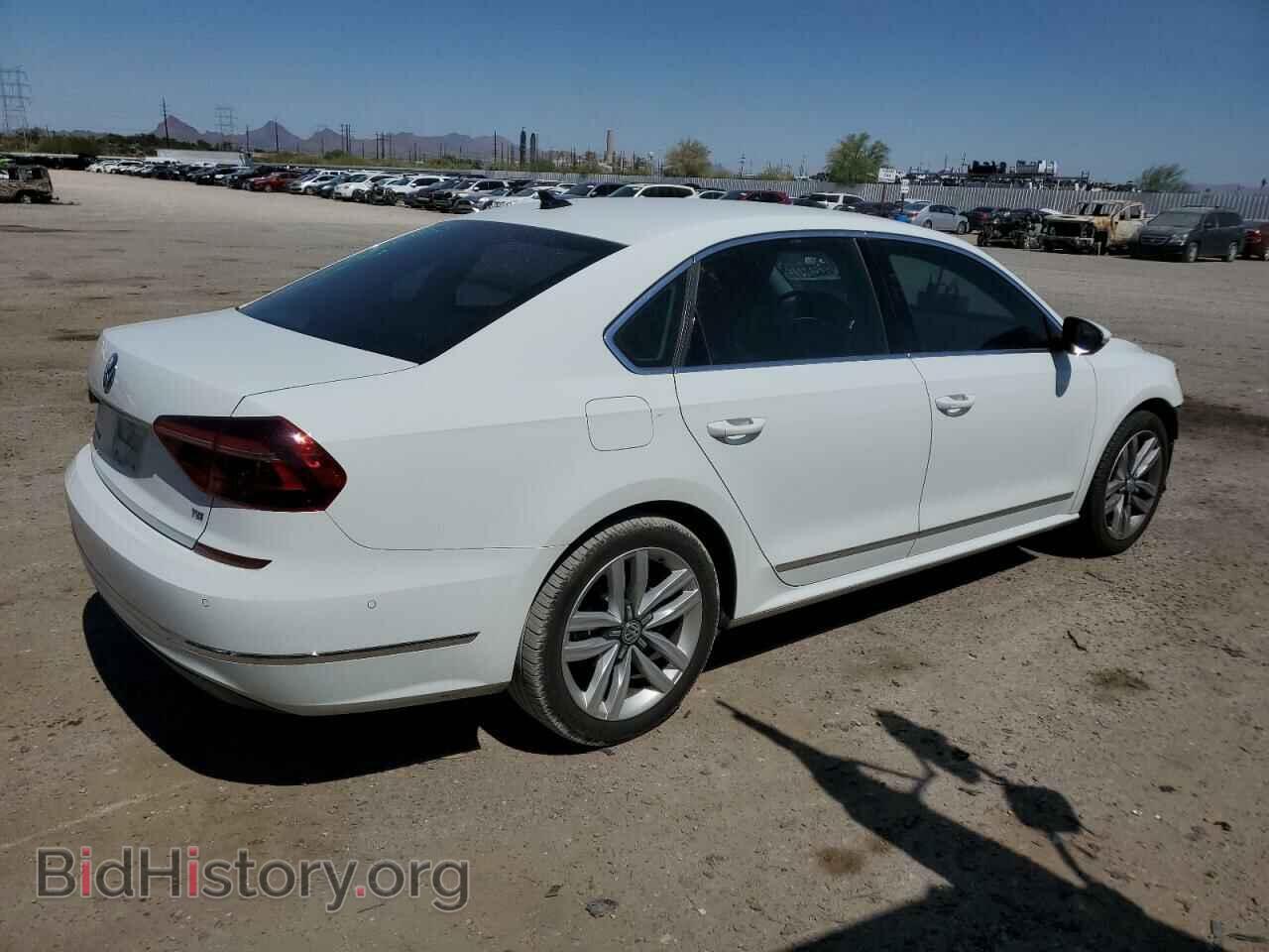 2017 VOLKSWAGEN PASSAT - VIN: 1VWCT7A33HC077149 - Фото 3