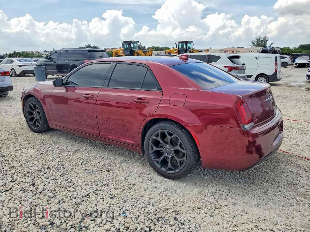 2019 CHRYSLER 300 - VIN: 2C3CCABG9KH655989 - Фото 2