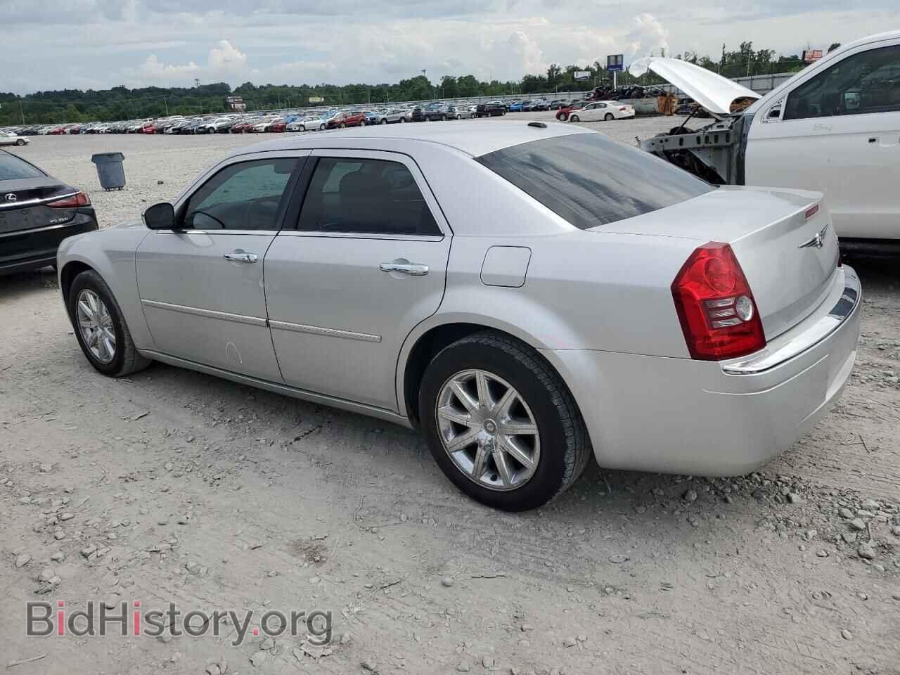 2010 CHRYSLER 300 - VIN: 2C3CA3CV2AH110732 - Фото 2