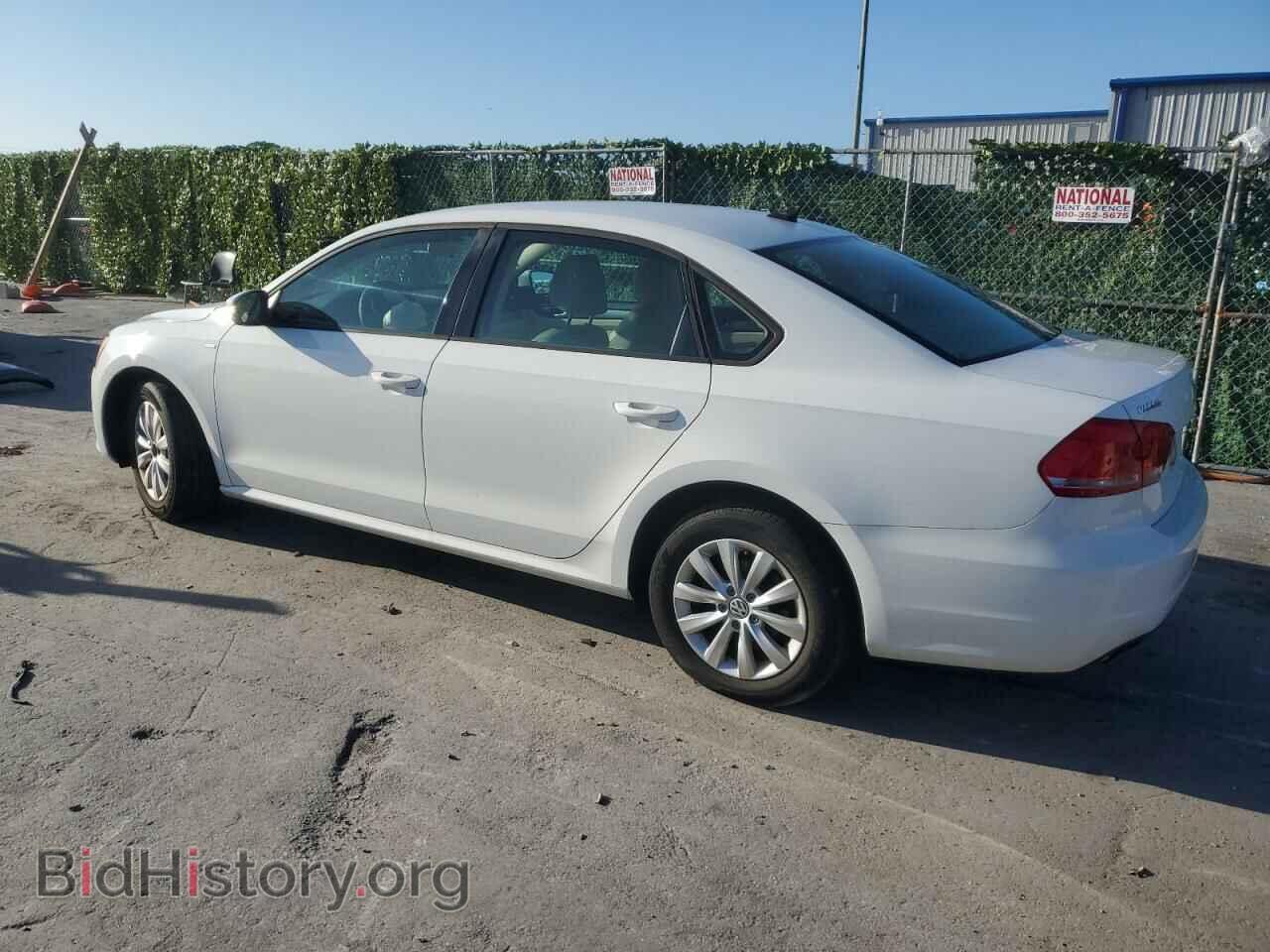 2015 VOLKSWAGEN PASSAT - VIN: 1VWAT7A32FC061013 - Фото 2