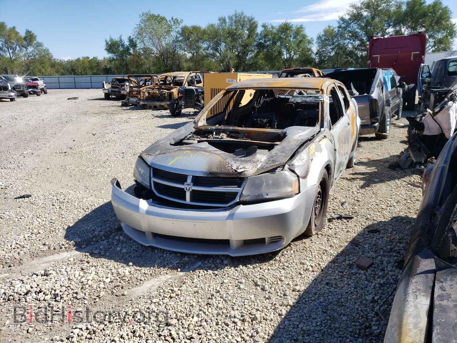 2010 DODGE AVENGER - VIN: 1B3CC4FB7AN199445 - Фото 2