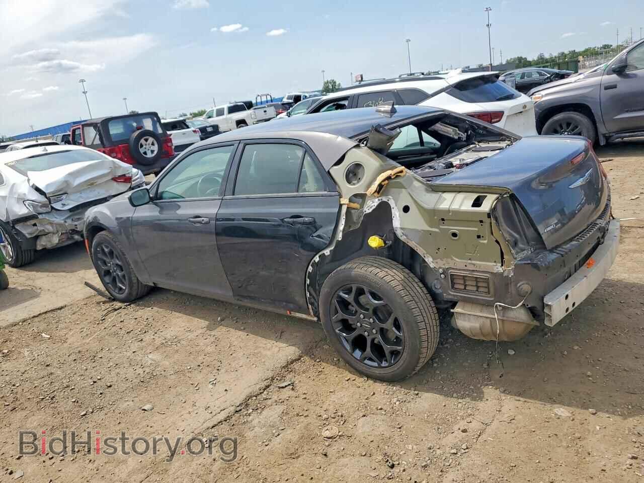 2019 CHRYSLER 300 - VIN: 2C3CCAGG3KH640588 - Photo 2