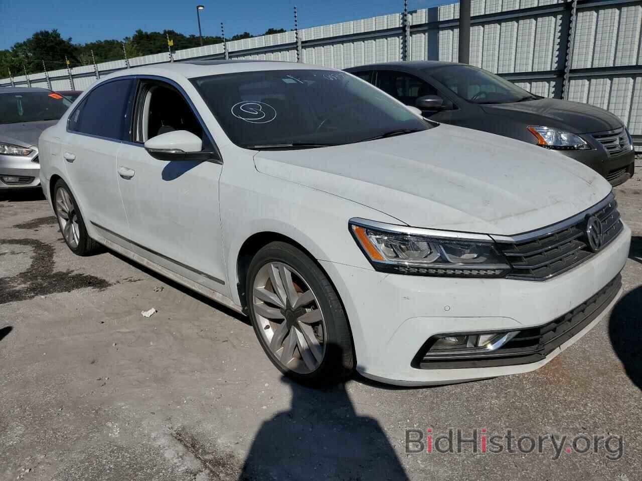 Photo 1VWGT7A3XHC076839 - VOLKSWAGEN PASSAT 2017