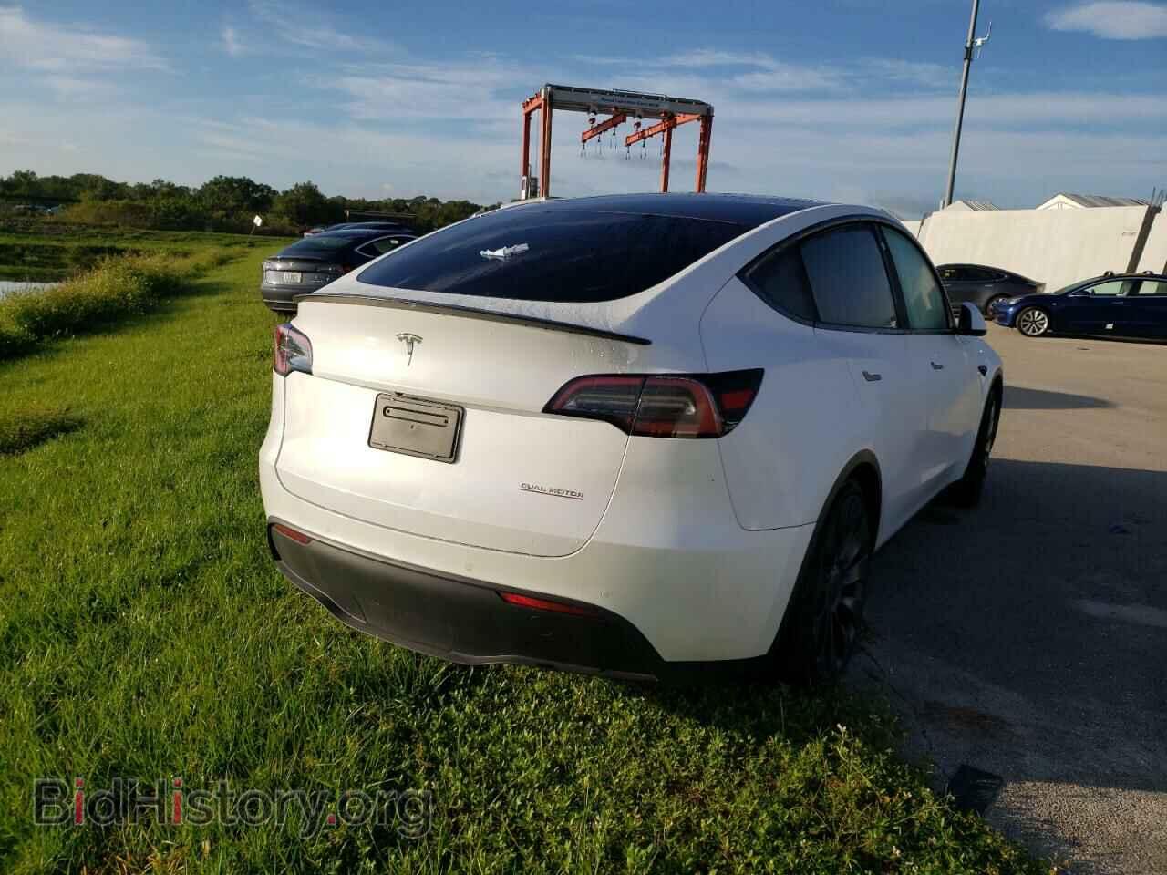 2022 TESLA MODEL Y - VIN: 7SAYGDEF3NF326163 - Фото 4