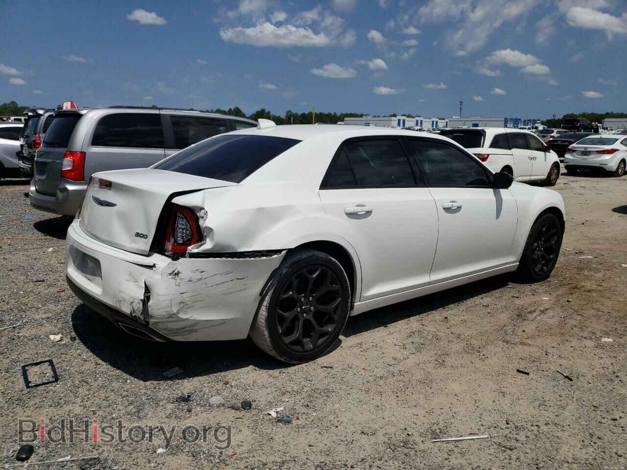 2019 CHRYSLER 300 - VIN: 2C3CCAAG5KH613403 - Фото 3