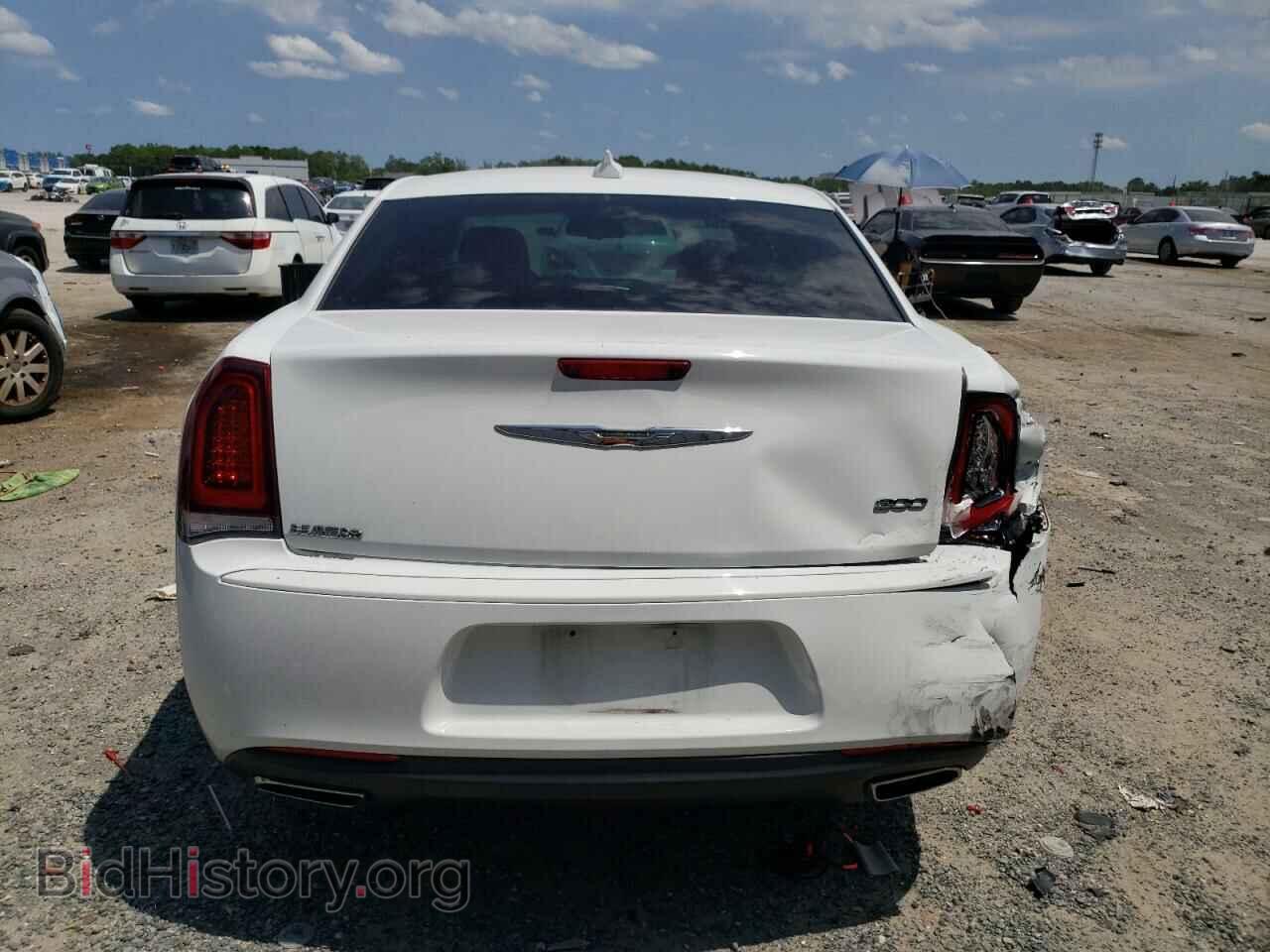 2019 CHRYSLER 300 - VIN: 2C3CCAAG5KH613403 - Фото 6