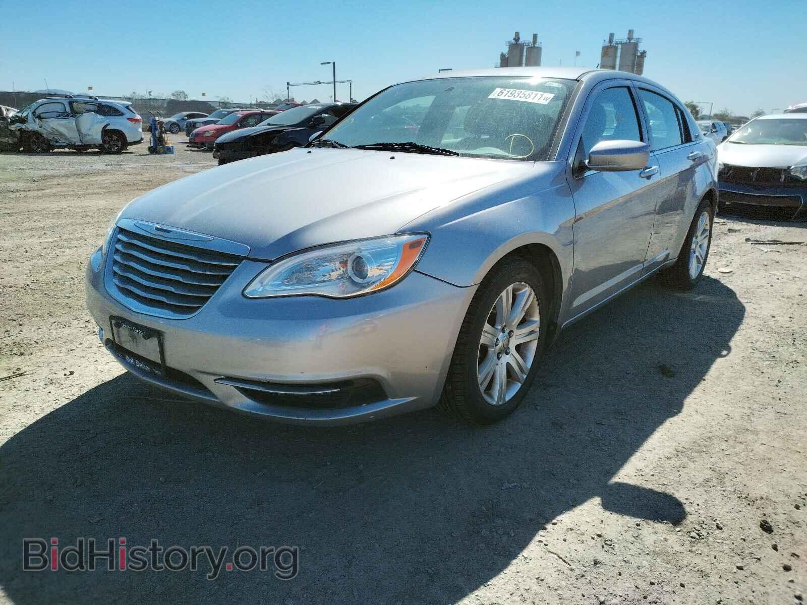 2013 CHRYSLER 200 - VIN: 1C3CCBAB2DN647660 - Photo 2