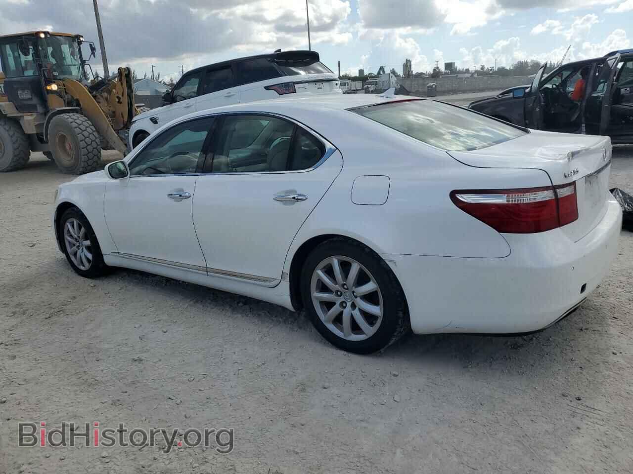 2007 LEXUS LS460 - VIN: JTHBL46F275038229 - Photo 2