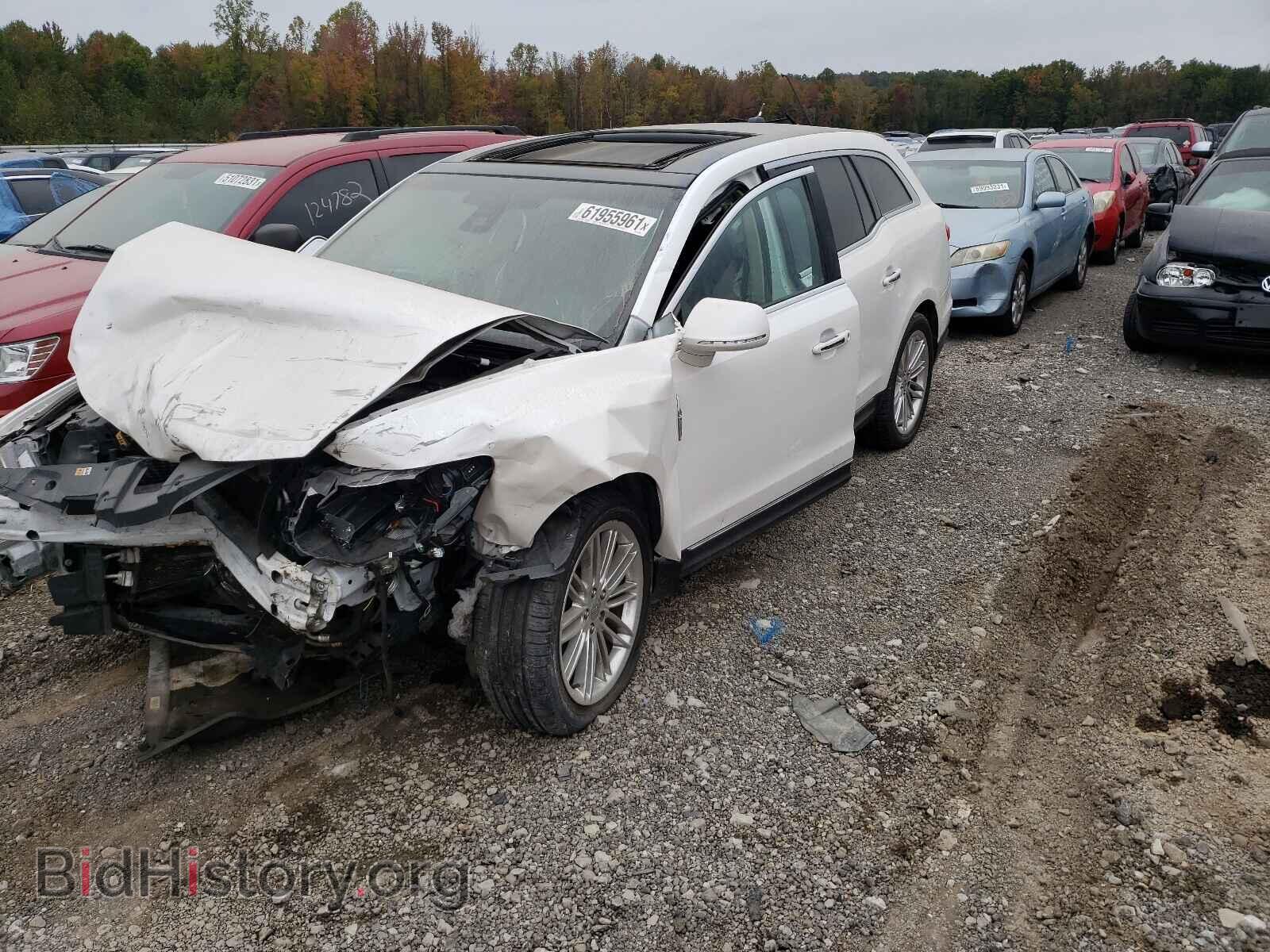 2014 LINCOLN MKT - VIN: 2LMHJ5AT1EBL58039 - Фото 2