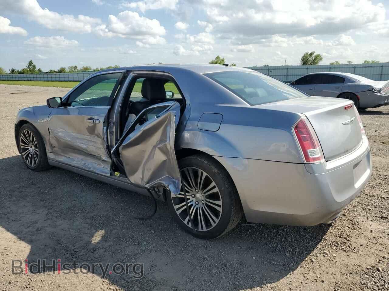 2013 CHRYSLER 300 - VIN: 2C3CCABG1DH735693 - Фото 2