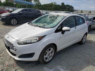 2015 Ford FIESTA SE, белый — VIN 3FADP4EJ7FM190185, Copart