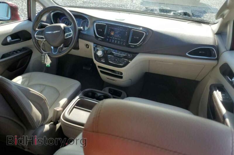 2019 Chrysler PACIFICA (VIN 2C4RC1BG3KR644681) — photo 8 of 13