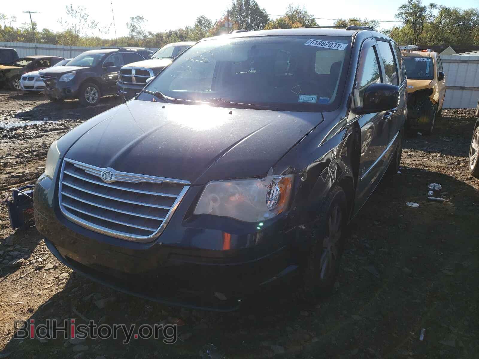 2009 CHRYSLER MINIVAN - VIN: 2A8HR541X9R647283 - Фото 2