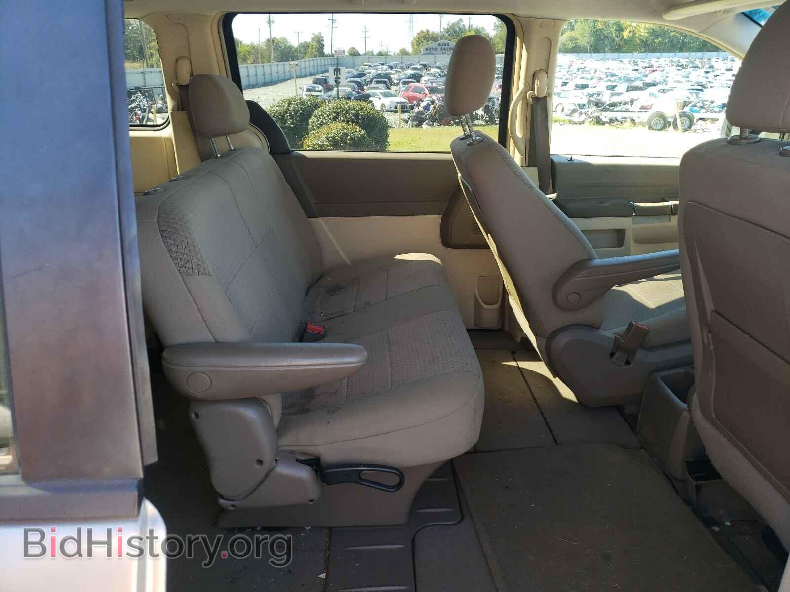 2008 CHRYSLER MINIVAN - VIN: 2A8HR44H78R707946 - Фото 6