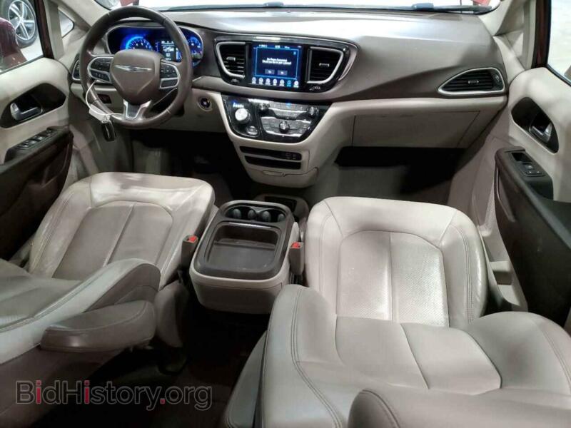 2018 Chrysler PACIFICA (VIN 2C4RC1BG0JR144721) — photo 8 of 14