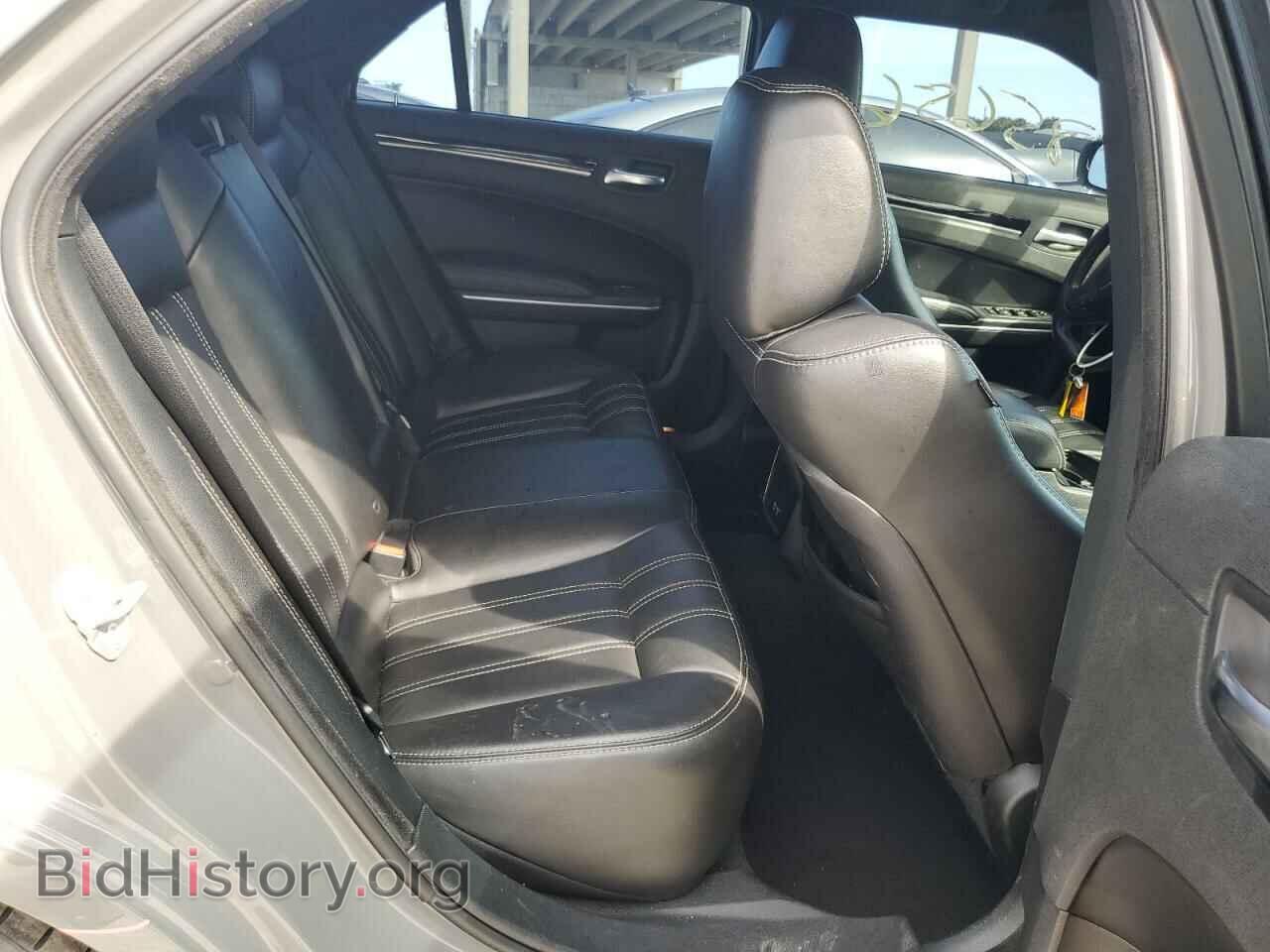 2019 CHRYSLER 300 - VIN: 2C3CCABG1KH566191 - Фото 6