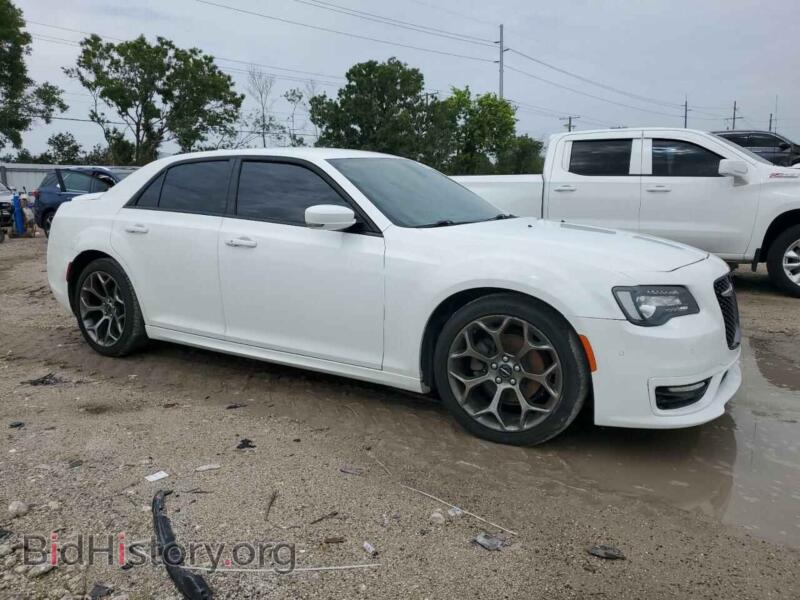 2017 Chrysler 300 (VIN 2C3CCABG7HH526822) — photo 4 of 11