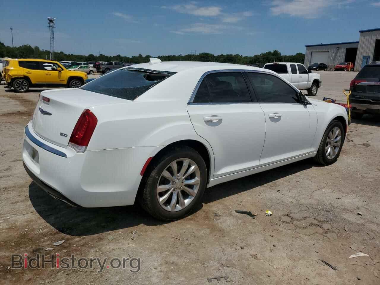 2019 CHRYSLER 300 - VIN: 2C3CCARG7KH560417 - Фото 3