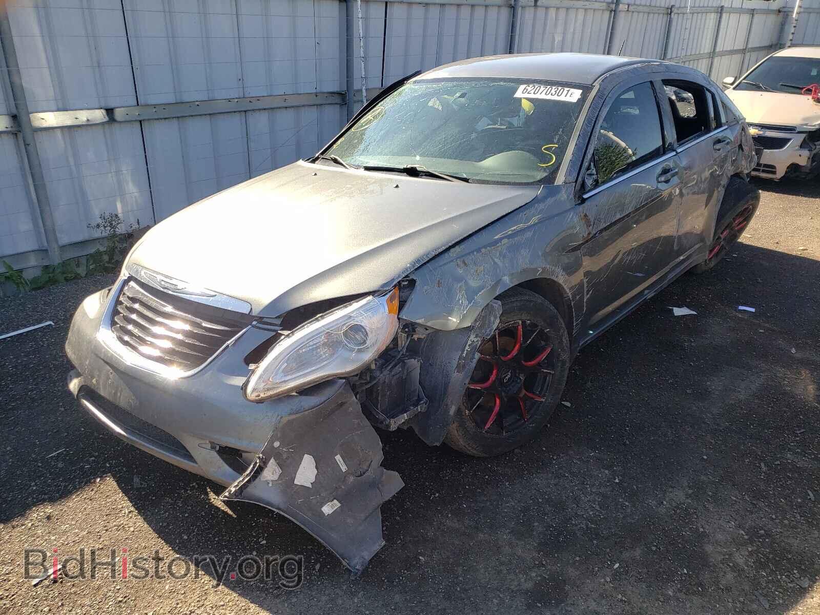 2012 CHRYSLER 200 - VIN: 1C3CCBAB1CN282905 - Фото 2