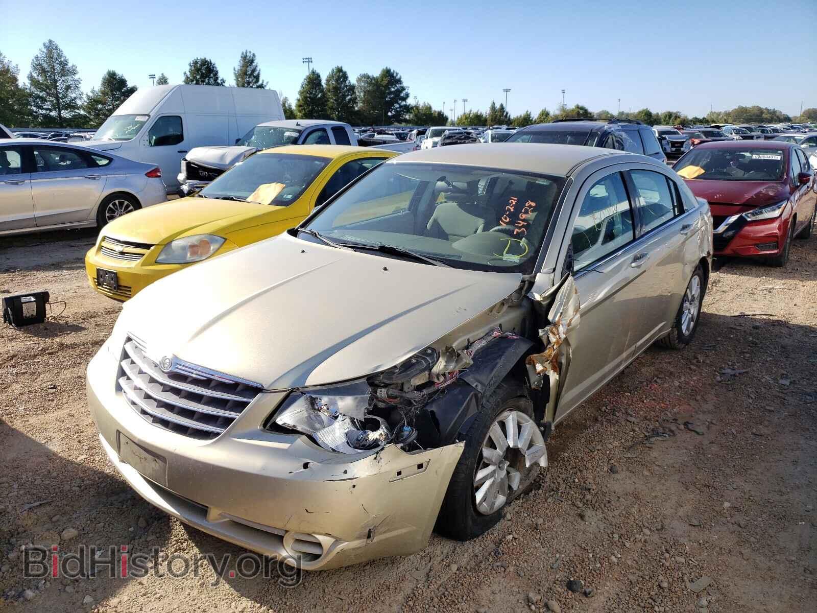 2010 CHRYSLER SEBRING - VIN: 1C3CC4FB6AN202788 - Фото 2