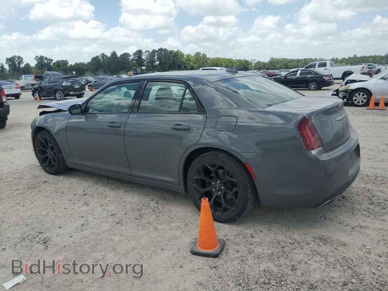 2019 CHRYSLER 300 - VIN: 2C3CCAAG2KH610099 - Фото 2