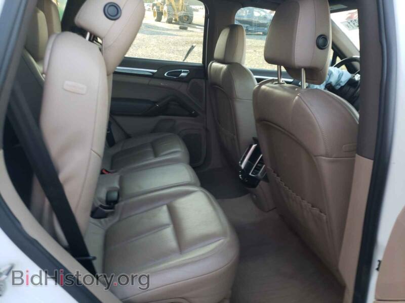 2012 Porsche CAYENNE (VIN WP1AB2A25CLA47746) — photo 6 of 10