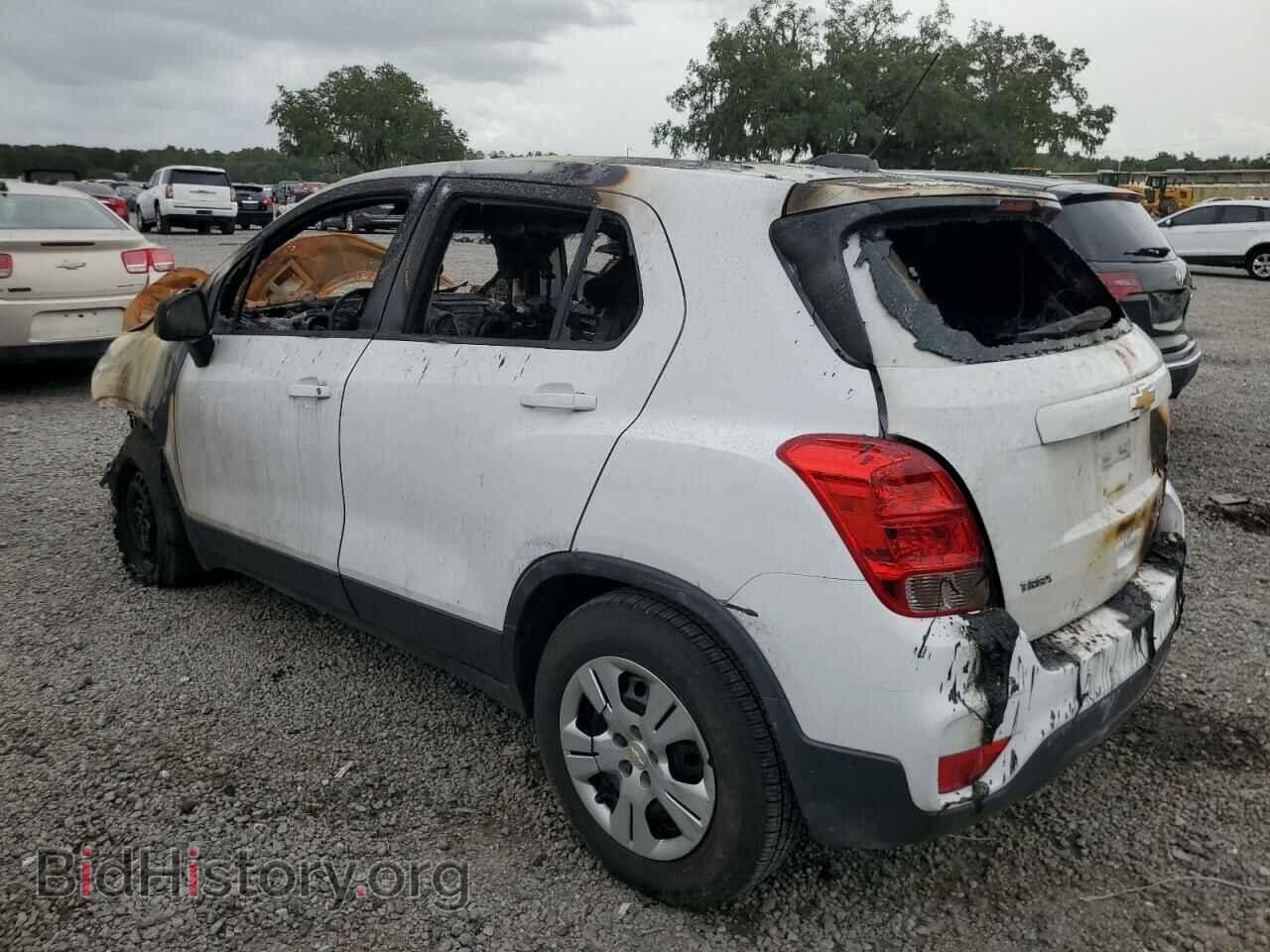 2018 CHEVROLET TRAX - VIN: 3GNCJKSB5JL348585 - Фото 2