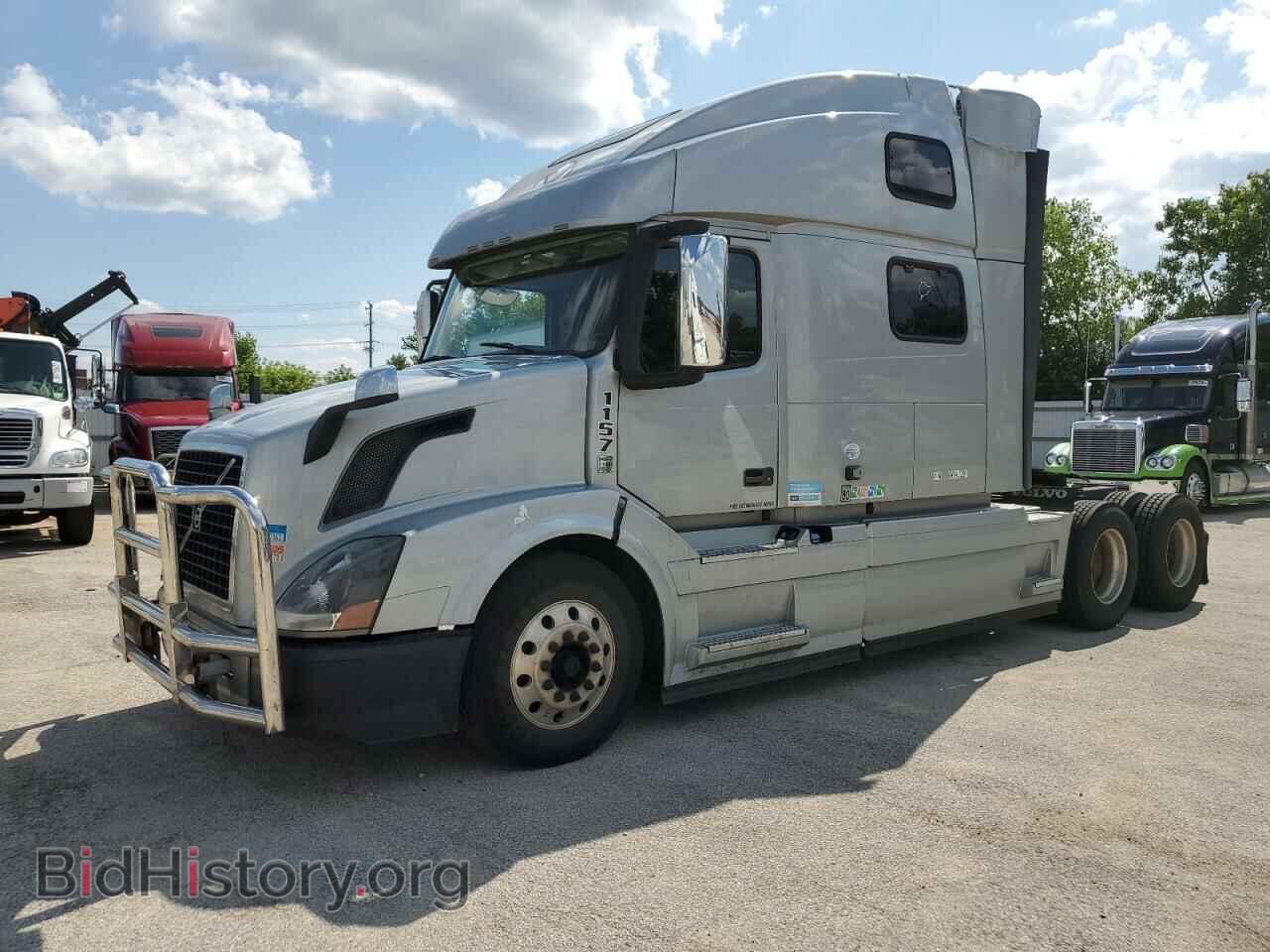 2016 VOLVO VN - VIN: 4V4NC9EJ5GN942291 - Фото 2
