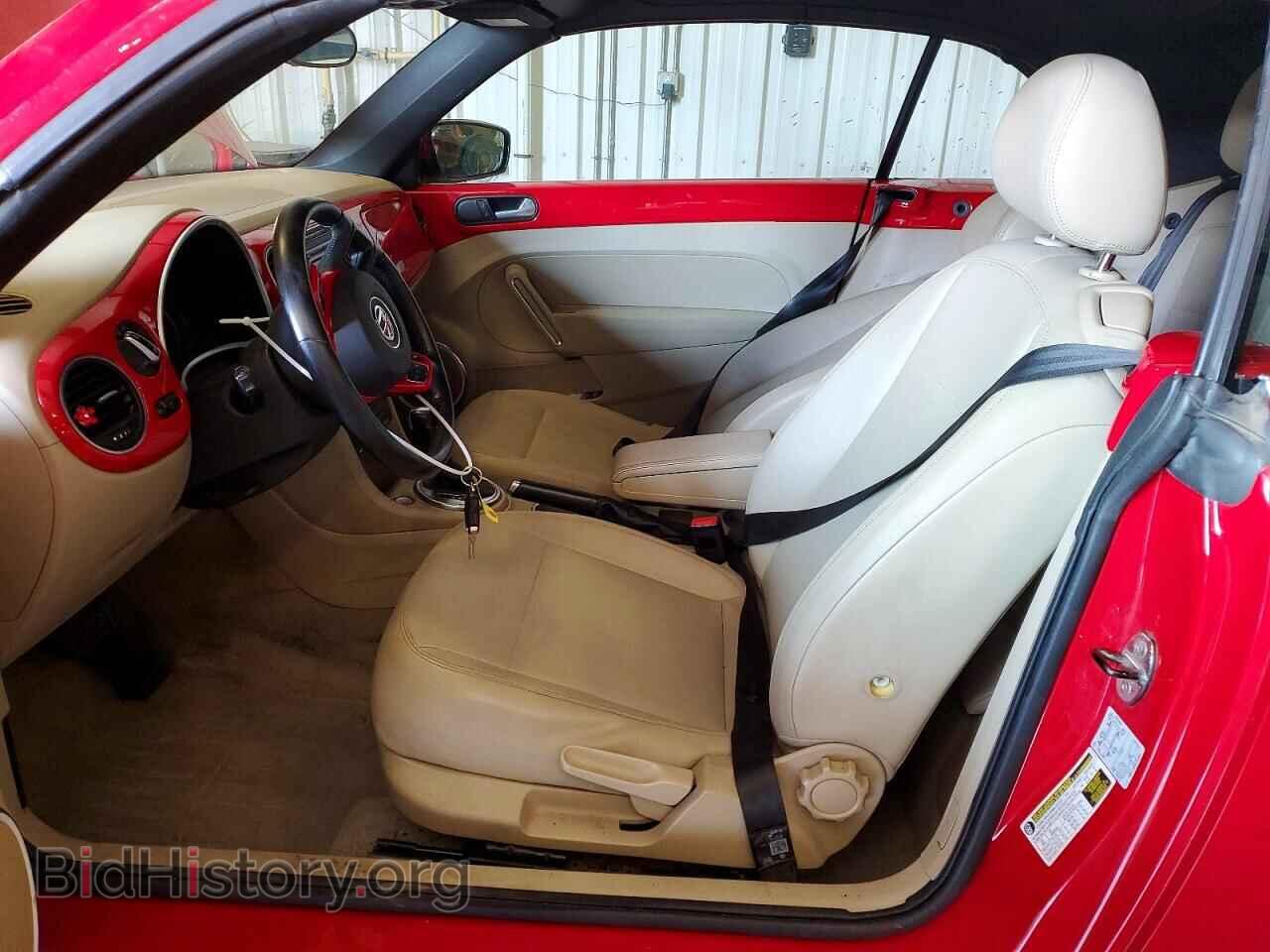 2014 VOLKSWAGEN BEETLE - VIN: 3VW5X7AT5EM802418 - Фото 7