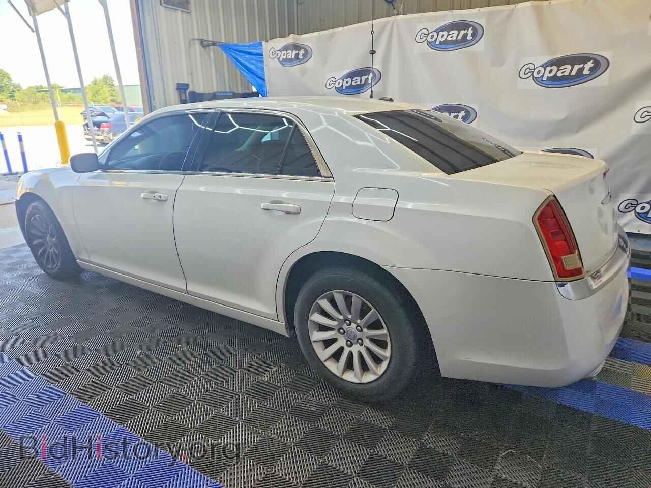 2012 CHRYSLER 300 - VIN: 2C3CCAAG2CH104824 - Photo 2