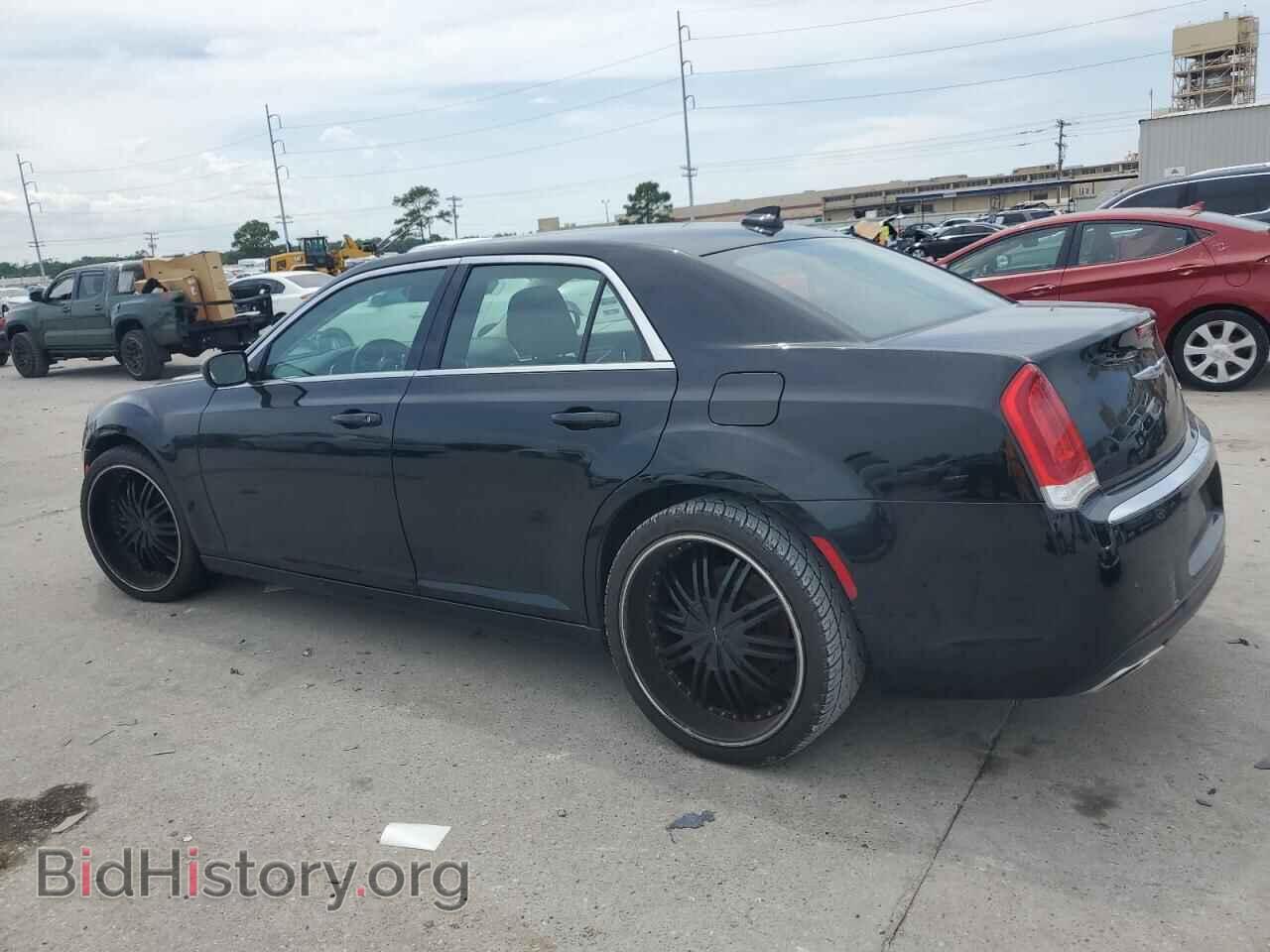 2019 CHRYSLER 300 - VIN: 2C3CCAAG7KH755428 - Фото 2