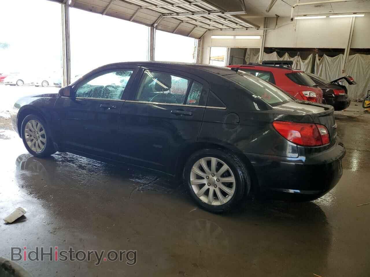 2010 CHRYSLER SEBRING - VIN: 1C3CC5FB2AN229671 - Фото 2