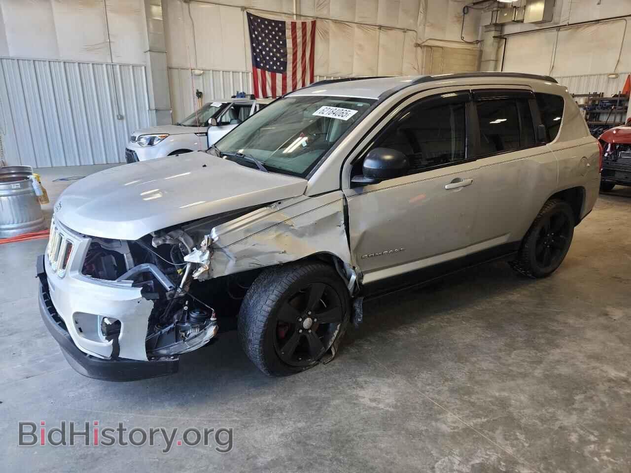 Photo 1J4NT1FB4BD236457 - JEEP COMPASS 2011