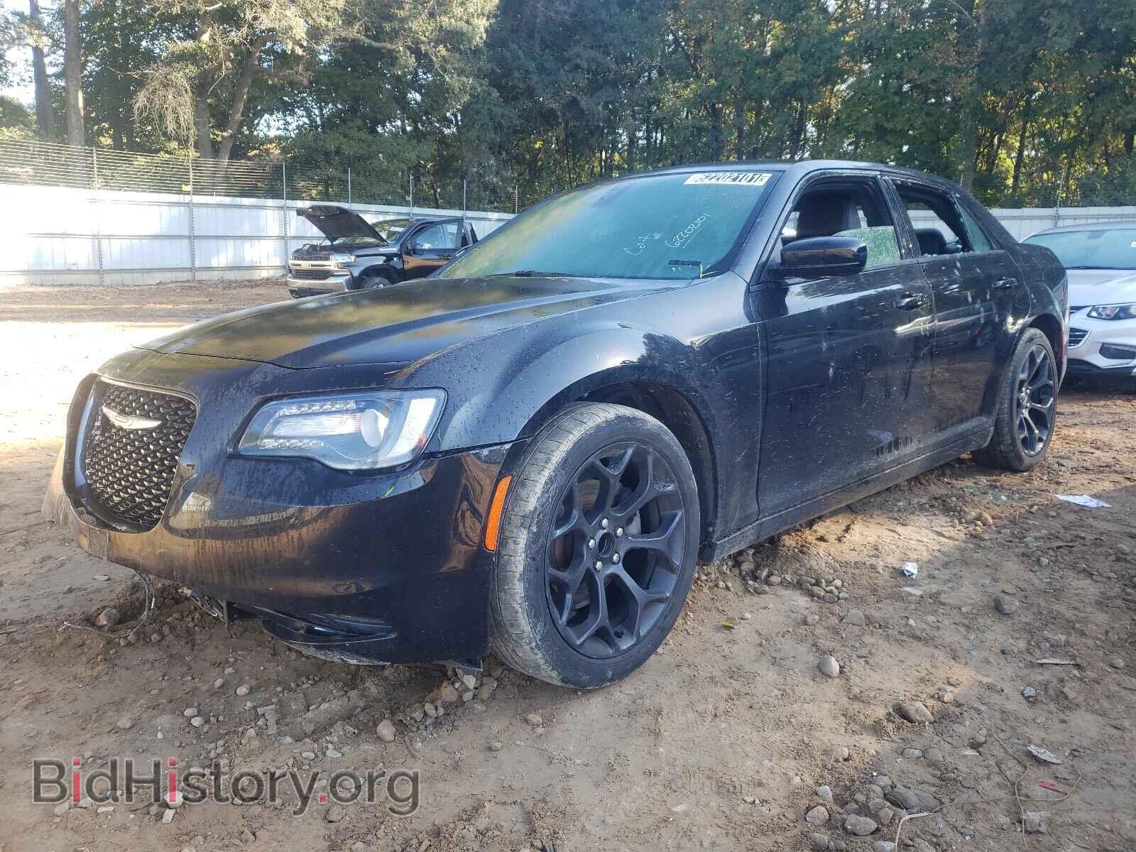 2019 CHRYSLER 300 - VIN: 2C3CCABG4KH654099 - Фото 2