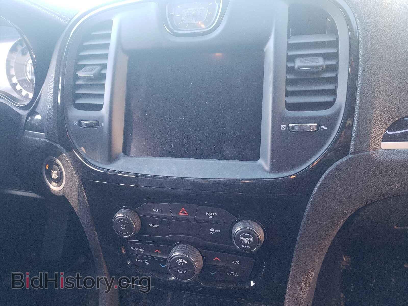 2019 CHRYSLER 300 - VIN: 2C3CCABG4KH654099 - Фото 9