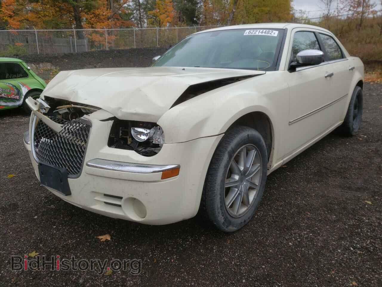 2010 CHRYSLER 300 - VIN: 2C3CK3CV8AH183469 - Фото 2