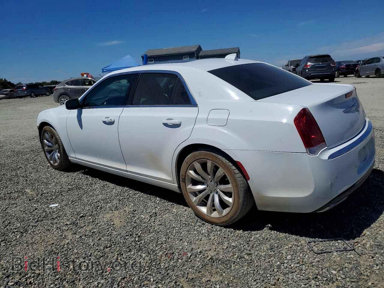 2016 CHRYSLER 300 - VIN: 2C3CCAAGXGH313444 - Фото 2
