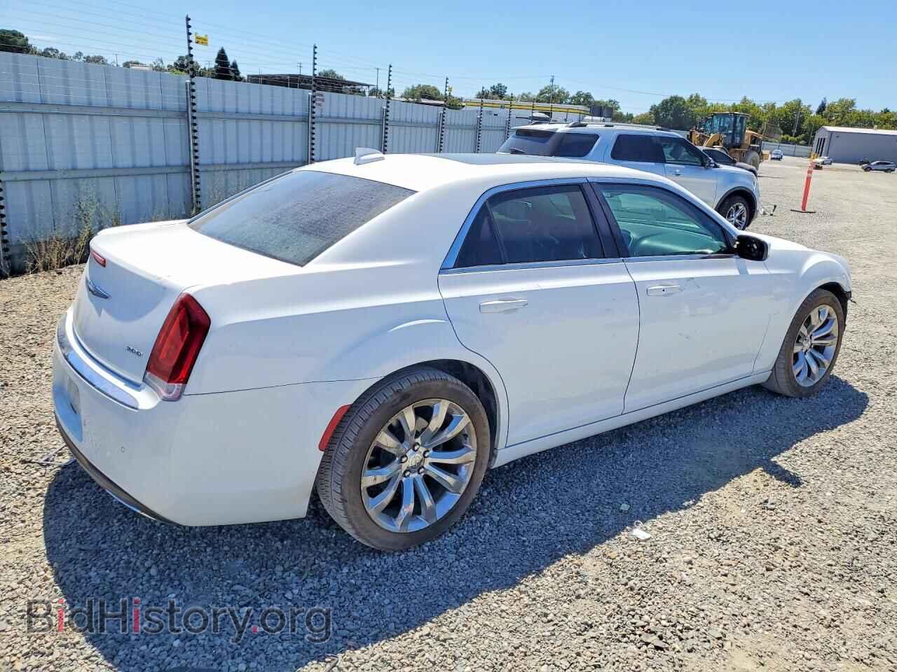 2016 CHRYSLER 300 - VIN: 2C3CCAAGXGH313444 - Фото 3