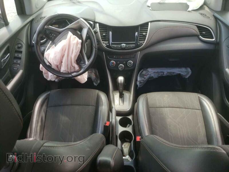 2020 Chevrolet TRAX (VIN 3GNCJLSB9LL172682) — photo 8 of 12