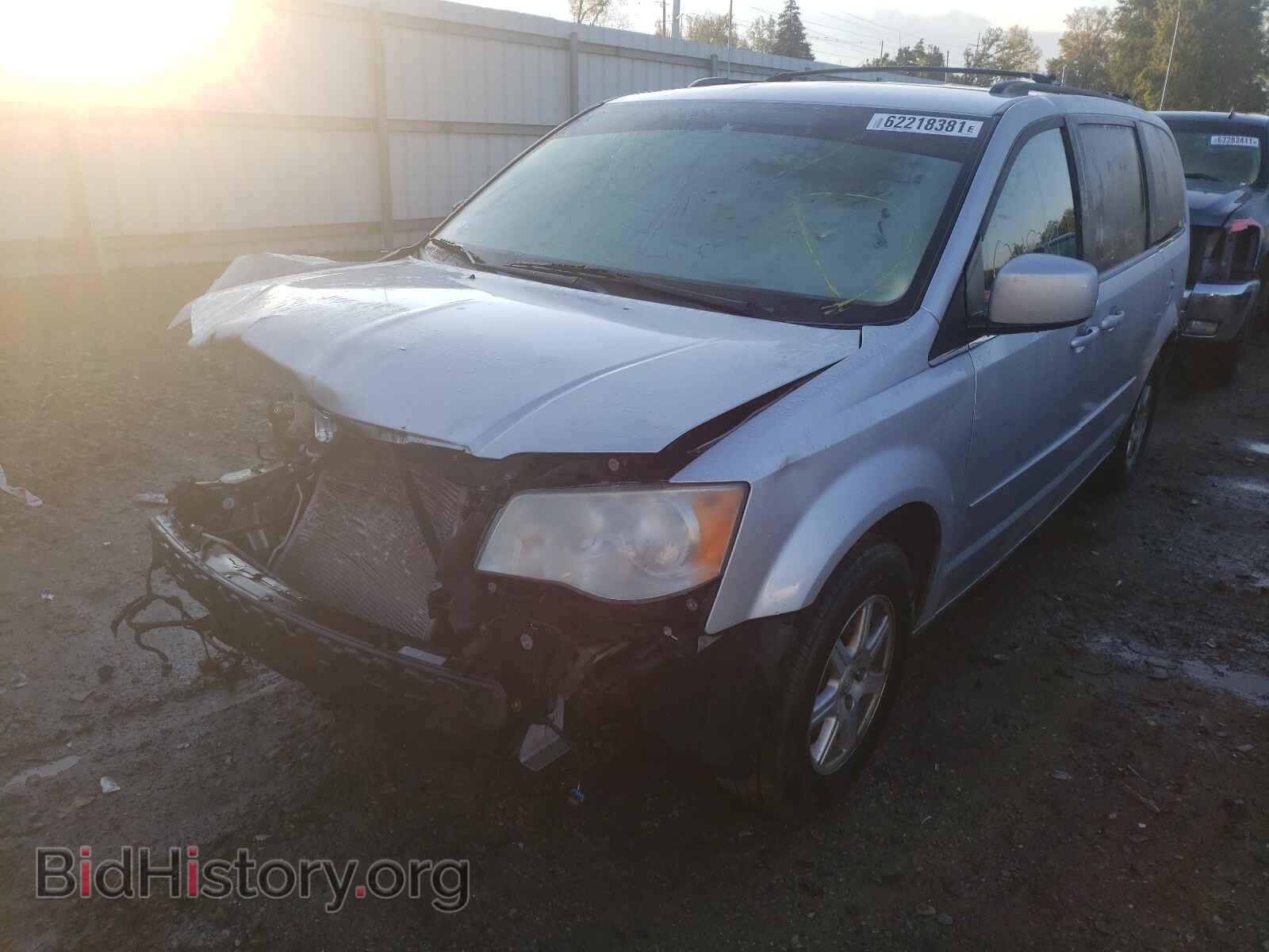 2008 CHRYSLER MINIVAN - VIN: 2A8HR54P28R637205 - Фото 2