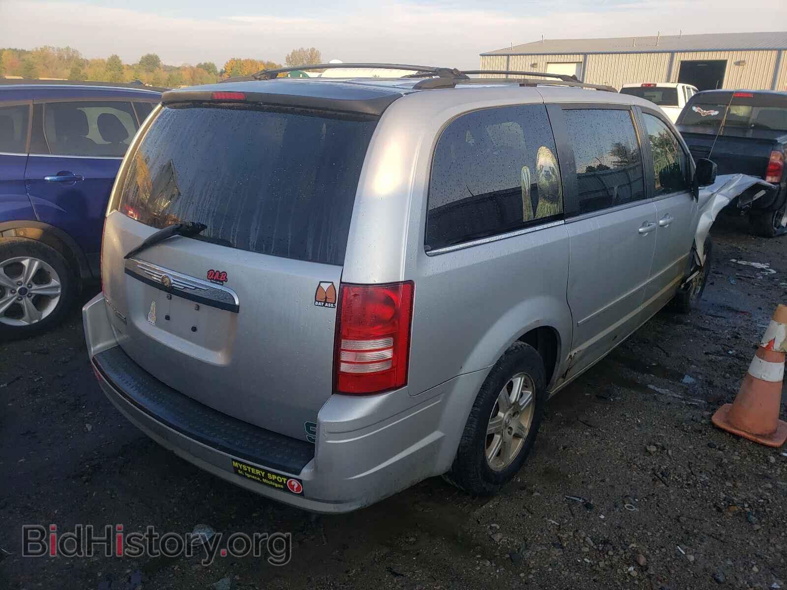 2008 CHRYSLER MINIVAN - VIN: 2A8HR54P28R637205 - Фото 4