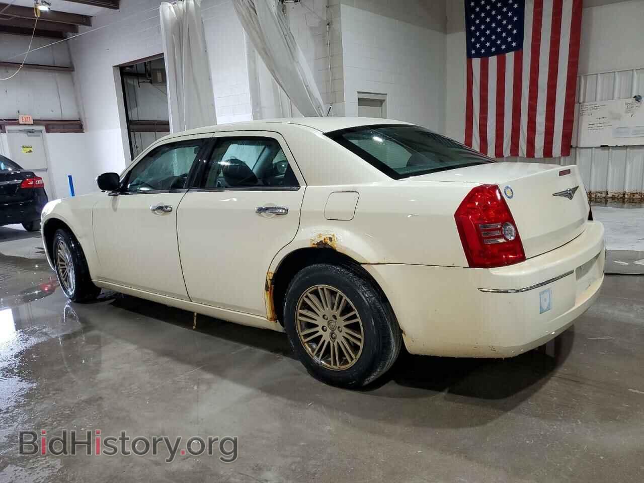 2010 CHRYSLER 300 - VIN: 2C3CA4CD1AH104692 - Фото 2