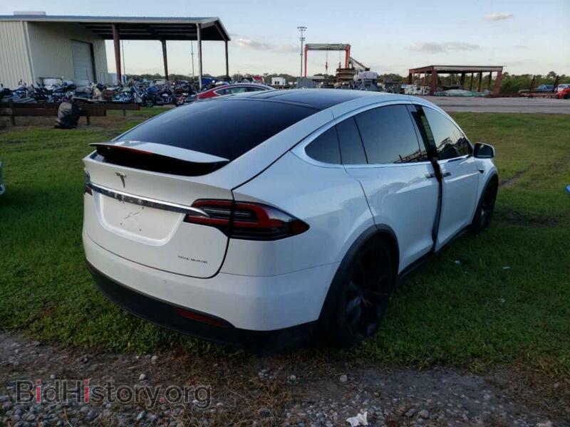 2019 Tesla MODEL X (VIN 5YJXCAE20KF204033) — фото 4 из 10