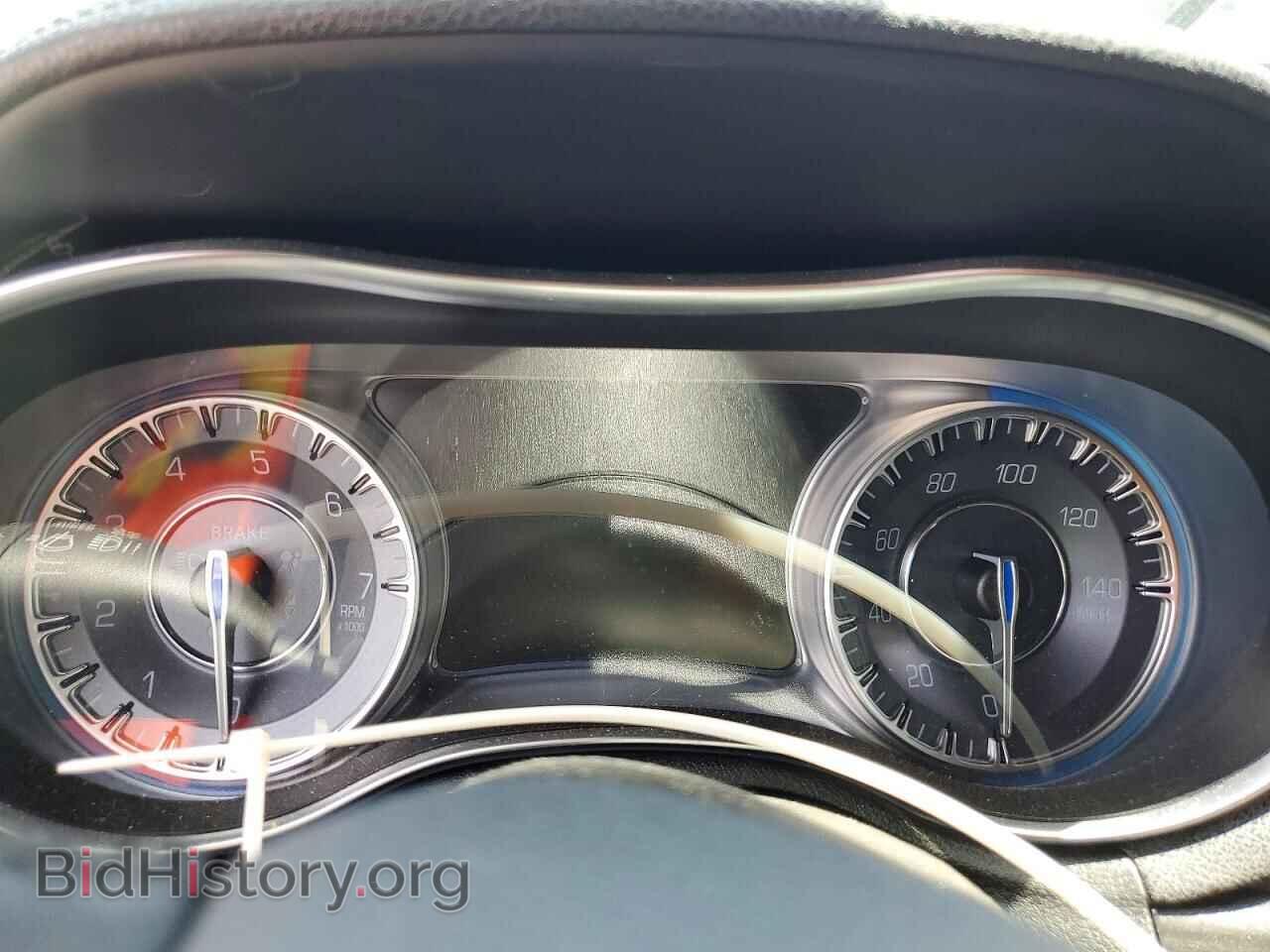 2019 CHRYSLER 300 - VIN: 2C3CCAAG7KH568982 - Фото 9